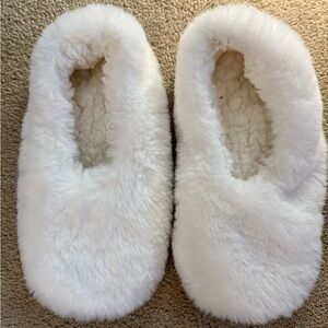 Cozy Women's White fluffy Slipper